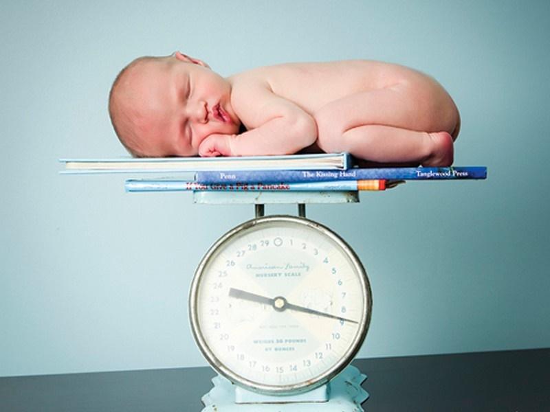 Cân nặng bé 2 tuần tuổi bao nhiêu là đạt chuẩn?. (Ảnh: Sưu tầm internet)